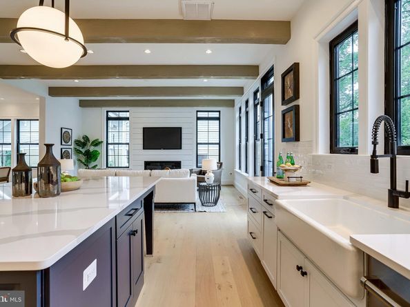 1933 N Van Buren Street, Arlington VA 22205