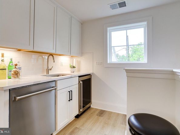 1933 N Van Buren Street, Arlington VA 22205