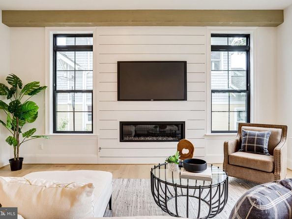 1933 N Van Buren Street, Arlington VA 22205
