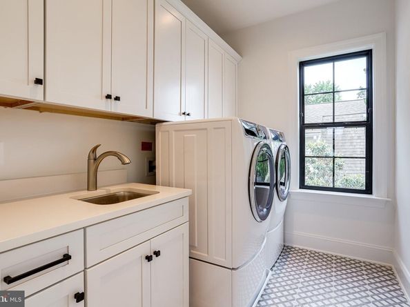 1933 N Van Buren Street, Arlington VA 22205