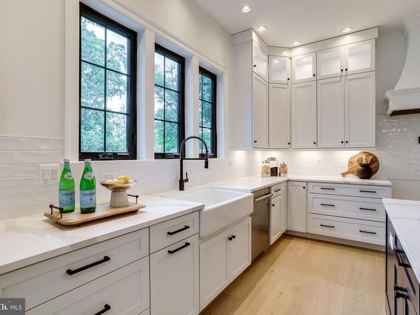 1933 N Van Buren Street, Arlington VA 22205
