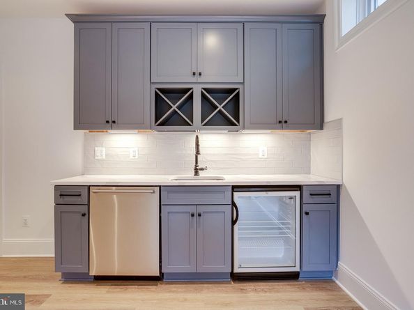 1933 N Van Buren Street, Arlington VA 22205