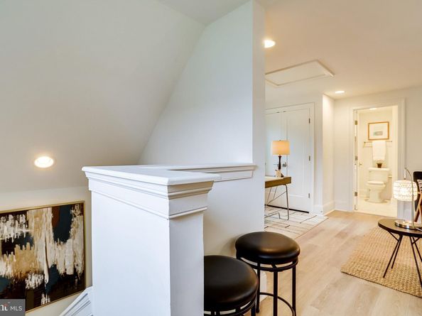 1933 N Van Buren Street, Arlington VA 22205