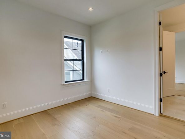 1933 N Van Buren Street, Arlington VA 22205