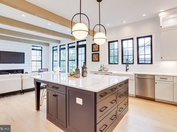 1933 N Van Buren Street, Arlington VA 22205