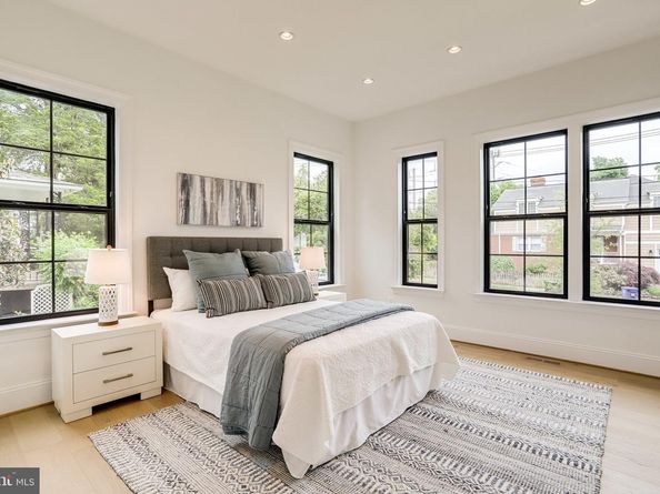 1933 N Van Buren Street, Arlington VA 22205
