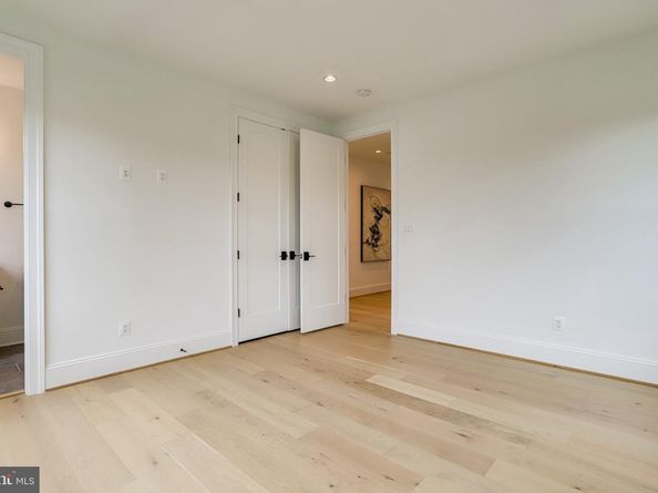 1933 N Van Buren Street, Arlington VA 22205