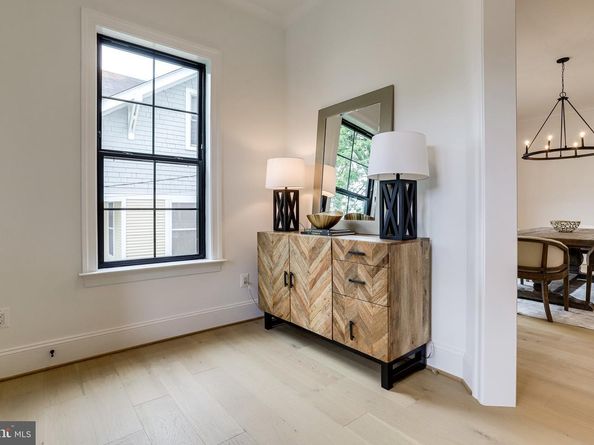 1933 N Van Buren Street, Arlington VA 22205