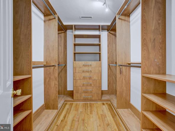 4709 Foxhall Crescent NW, Washington DC 20007
