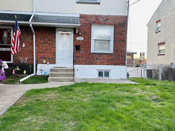 219 Willowbrook Avenue, Folsom PA 19033