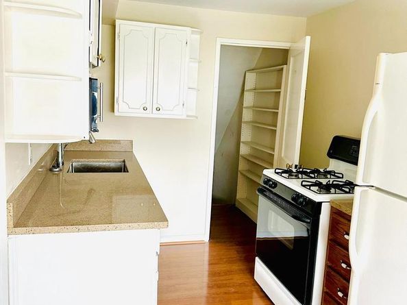 219 Willowbrook Avenue, Folsom PA 19033