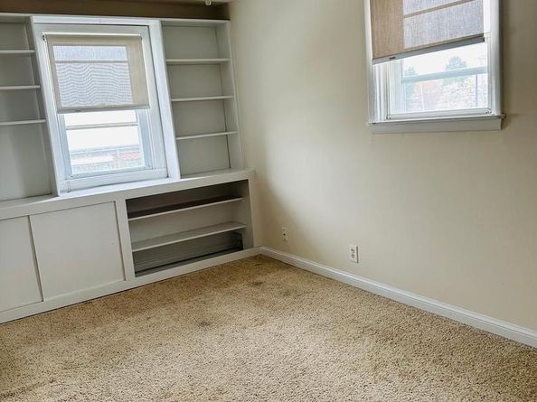 219 Willowbrook Avenue, Folsom PA 19033