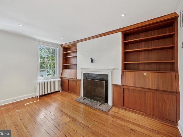2123 Cypress Street, Philadelphia PA 19103