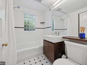 2123 Cypress Street, Philadelphia PA 19103