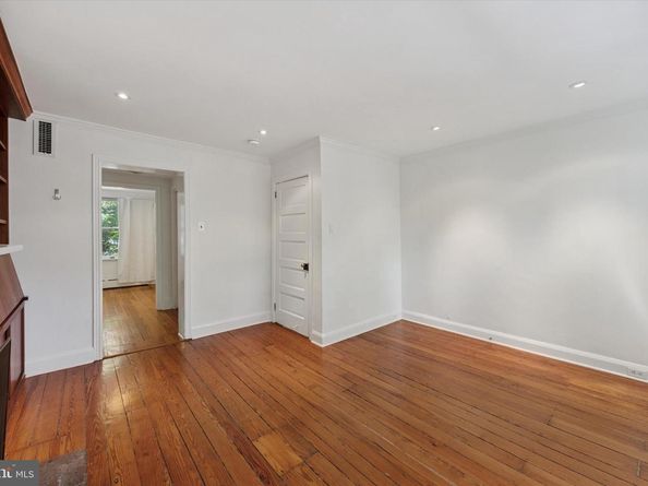 2123 Cypress Street, Philadelphia PA 19103