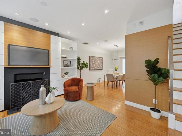 2123 Cypress Street, Philadelphia PA 19103