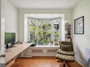 2123 Cypress Street, Philadelphia PA 19103