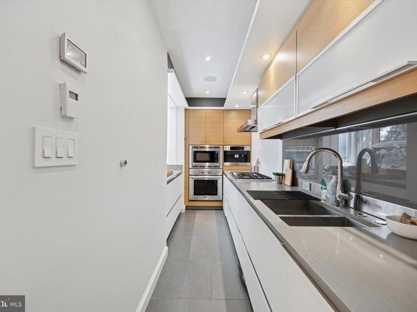 2123 Cypress Street, Philadelphia PA 19103