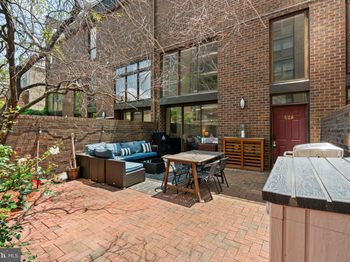 528 Manning Walk