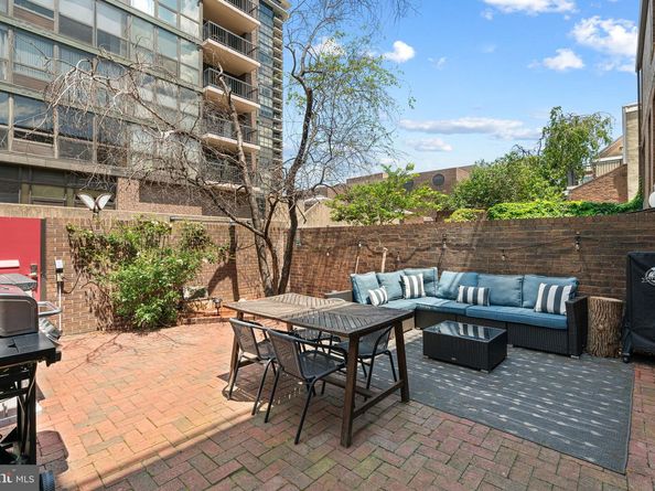528 Manning Walk, Philadelphia PA 19106