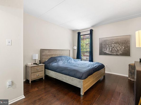 528 Manning Walk, Philadelphia PA 19106