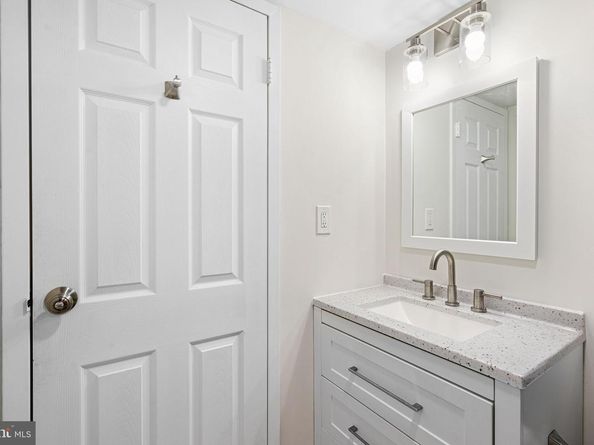 528 Manning Walk, Philadelphia PA 19106