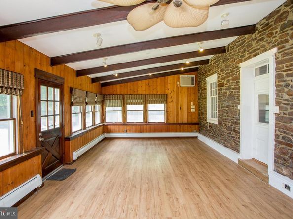 577 Sackettsford Road, Warminster PA 18974