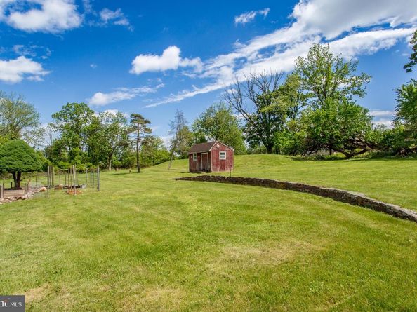 577 Sackettsford Road, Warminster PA 18974