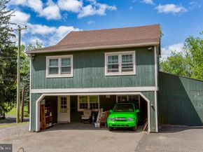 577 Sackettsford Road, Warminster PA 18974