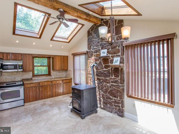 577 Sackettsford Road, Warminster PA 18974