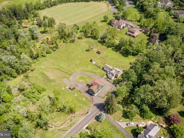 577 Sackettsford Road, Warminster PA 18974