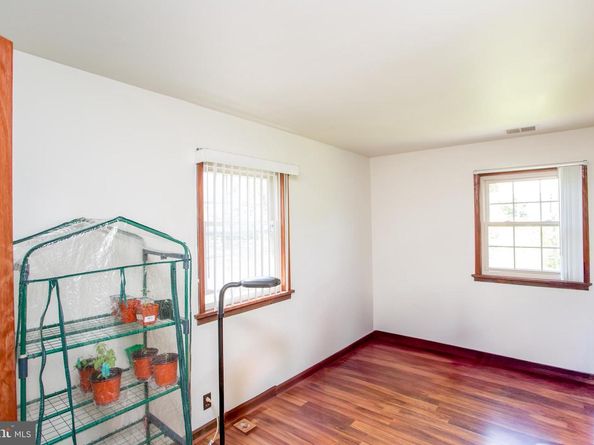 577 Sackettsford Road, Warminster PA 18974