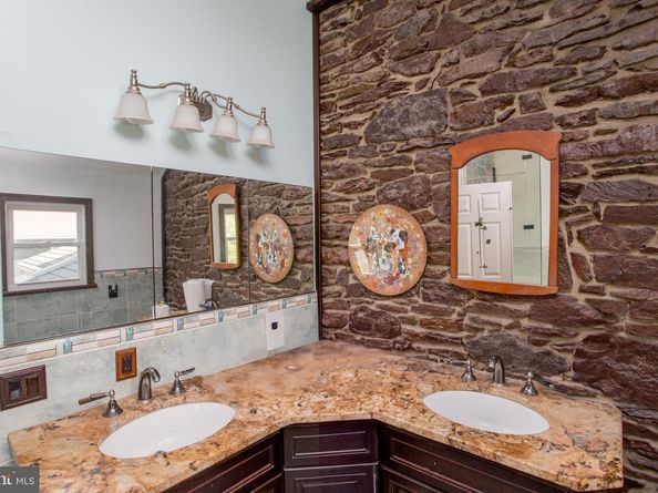 577 Sackettsford Road, Warminster PA 18974
