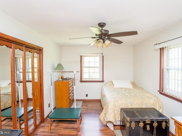 577 Sackettsford Road, Warminster PA 18974