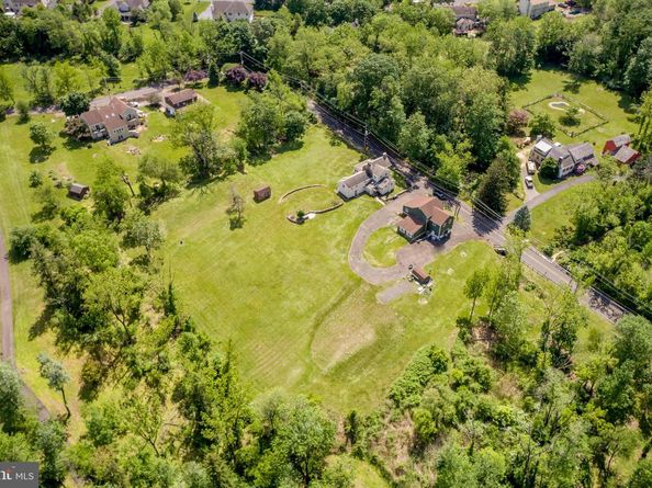 577 Sackettsford Road, Warminster PA 18974