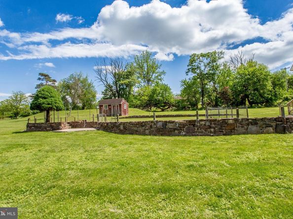 577 Sackettsford Road, Warminster PA 18974