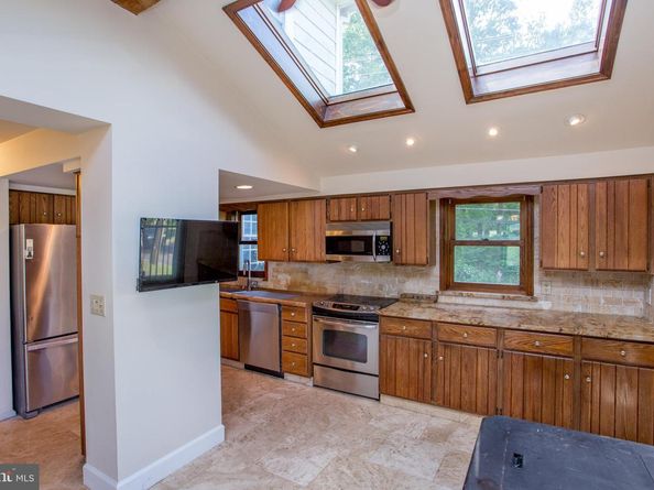 577 Sackettsford Road, Warminster PA 18974