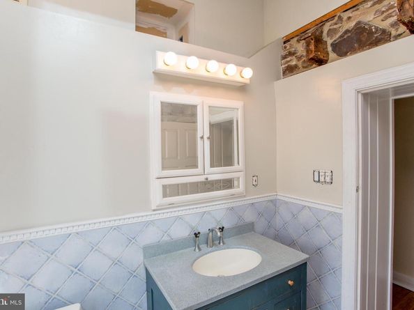 577 Sackettsford Road, Warminster PA 18974