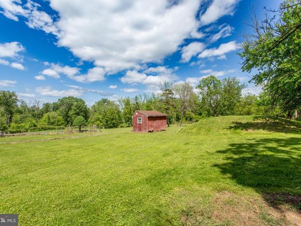 577 Sackettsford Road, Warminster PA 18974