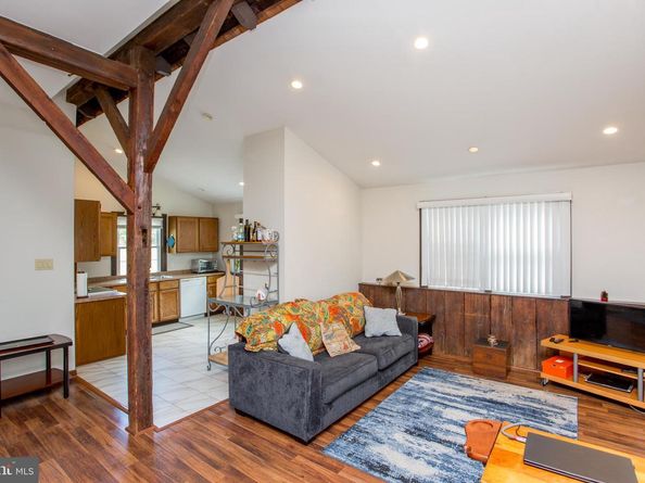 577 Sackettsford Road, Warminster PA 18974