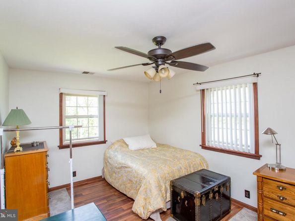 577 Sackettsford Road, Warminster PA 18974
