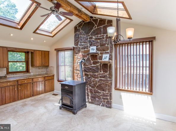 577 Sackettsford Road, Warminster PA 18974