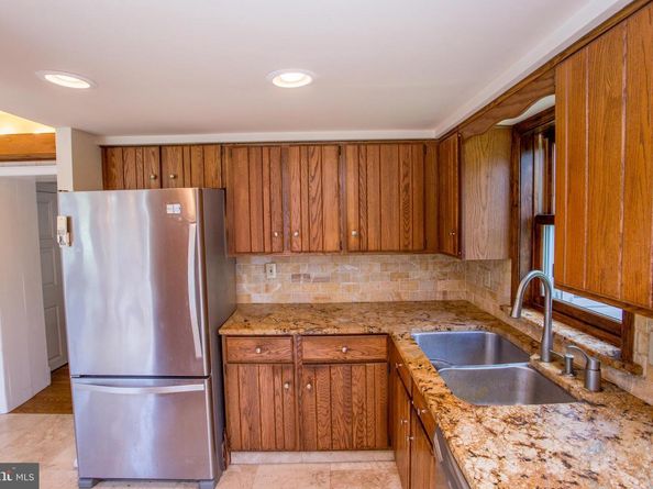 577 Sackettsford Road, Warminster PA 18974
