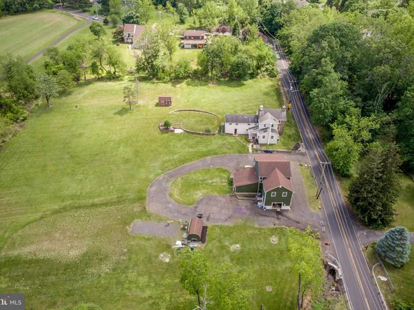 577 Sackettsford Road, Warminster PA 18974