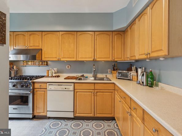 1010 Catharine Street, Philadelphia PA 19147