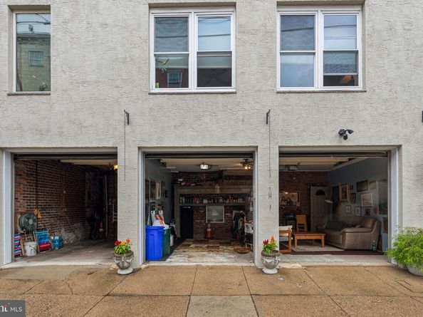 1010 Catharine Street, Philadelphia PA 19147