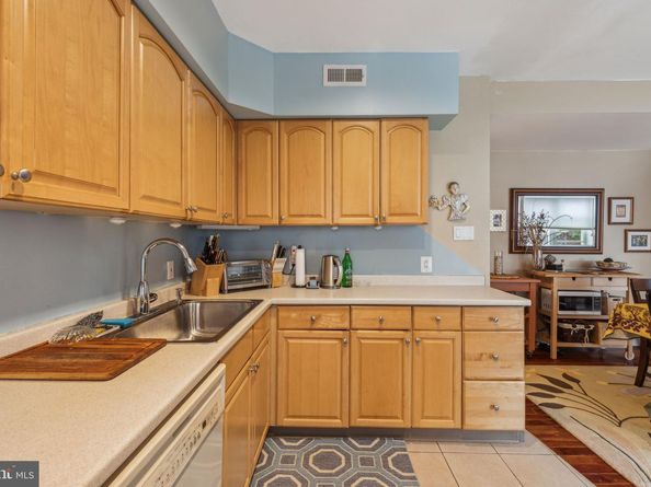 1010 Catharine Street, Philadelphia PA 19147