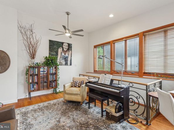 1010 Catharine Street, Philadelphia PA 19147