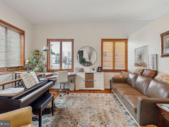 1010 Catharine Street, Philadelphia PA 19147