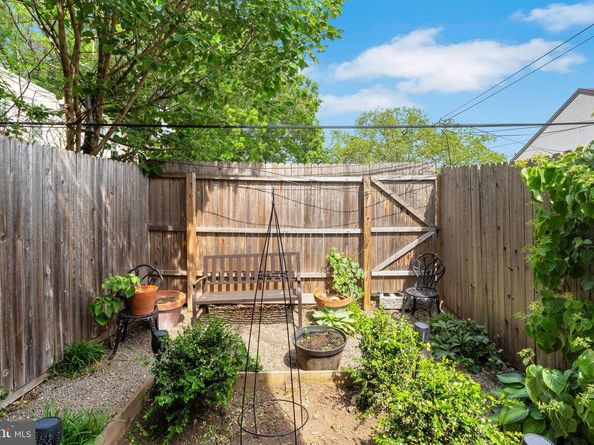 419 N Budd Street, Philadelphia PA 19104